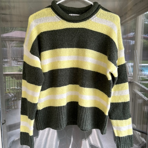 Sweater - Picture 1 of 4